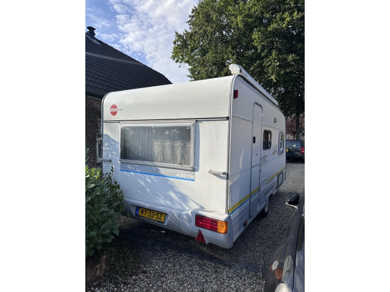 Bürstner Ventana Avantgarde 430 TN met nieuwe voortent  foto: 2