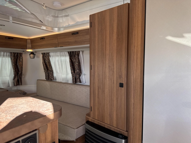 Eriba Touring 420 Legend Ventura Zilver 