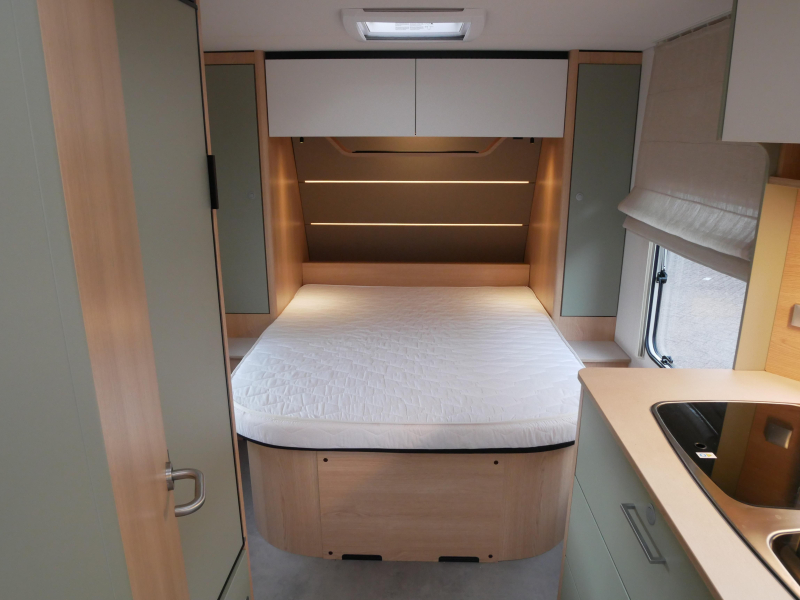 LMC Style 450 D Mover, voortent  foto: 12