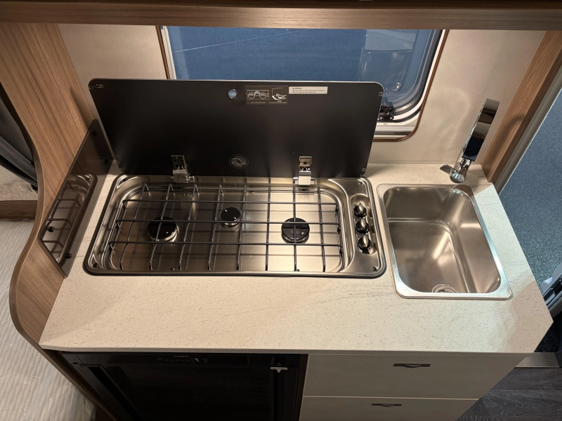 Tabbert Cazadora 460 E enkele bedden / dinette  foto: 12