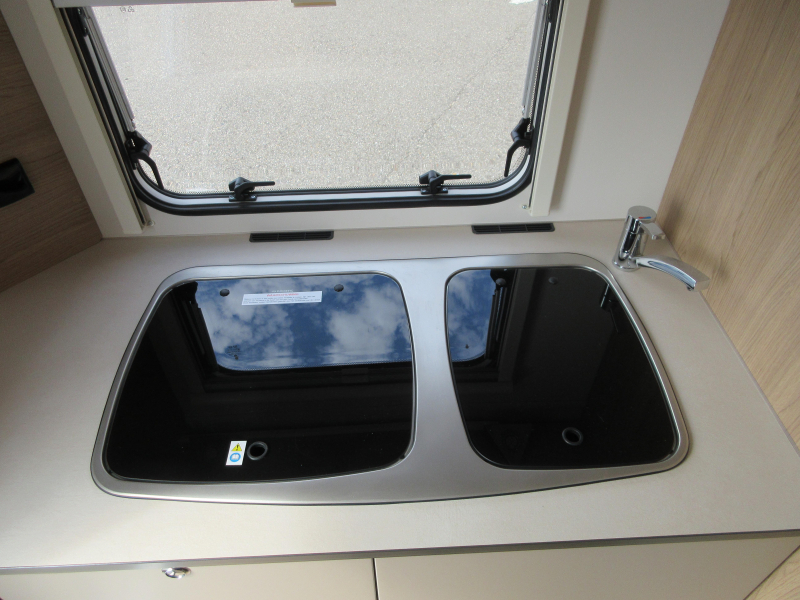 LMC Sassino 430 D ZEER NETJES MET VOORTENT  foto: 7