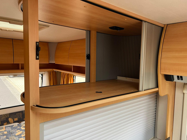 HOME-CAR Racer Spirit 45 | Fietsenrek | Voortent | Fransbed | Kachel | Dinnete foto: 13