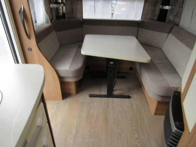 Hobby De Luxe 455 UF ZEER NETJES EN MET MOVER  foto: 5