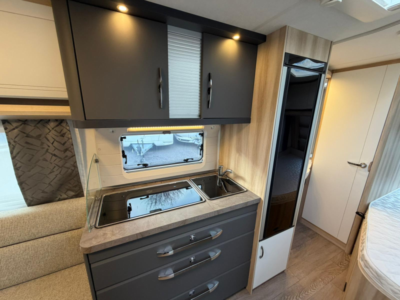 Hobby 460 UFE Zeer compleet  foto: 4