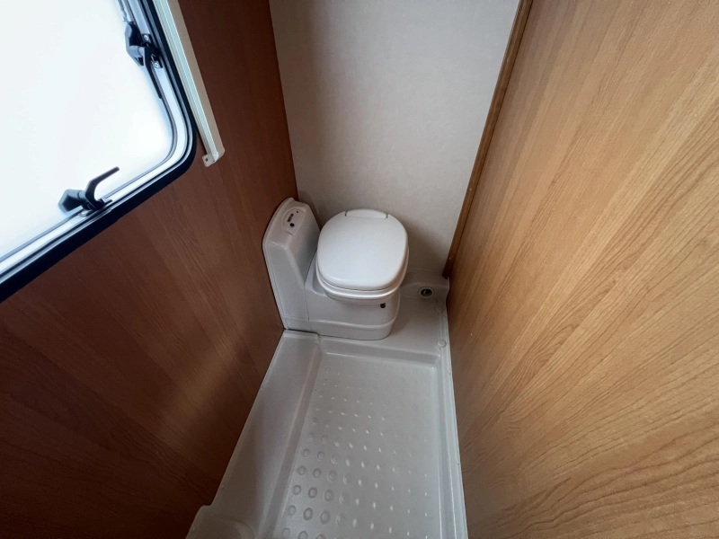 Knaus Sport Premium Line 450 FU Isabella Voortent Mover  foto: 11
