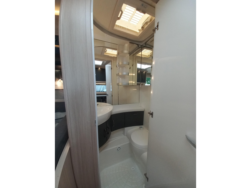 Hobby De Luxe Edition 440 SF voortent Unico-mover-etc  foto: 13