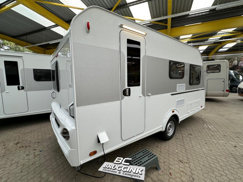 Knaus Sport 420 QD Dwars Bed 210 CM LANG!  foto: 1