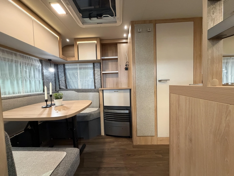 Knaus Sport 460 EU enkele bedden / dinette  foto: 19