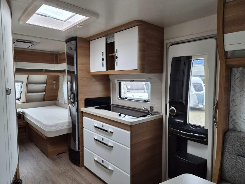 Hobby De Luxe 495 UL Enkele bedden-Mover-Airco  foto: 5