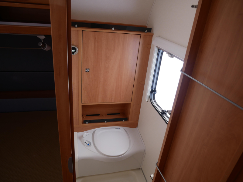 Dethleffs Camper 450 FL Mover, luifel, fietsrek  foto: 14