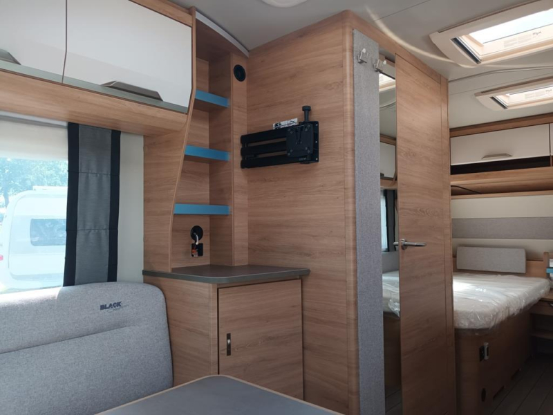 Knaus Sudwind Black Selection 460 EU 