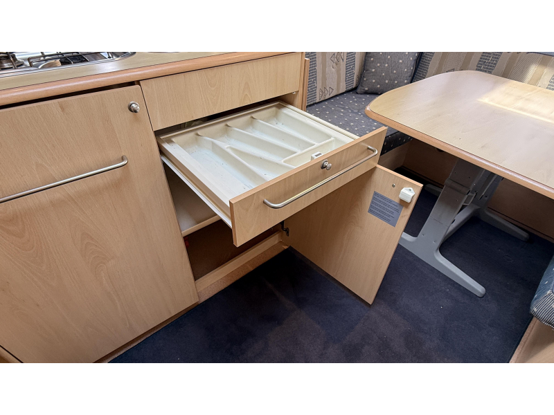 Chateau Calista 450 FHU frans bed rondzit toilet  foto: 8