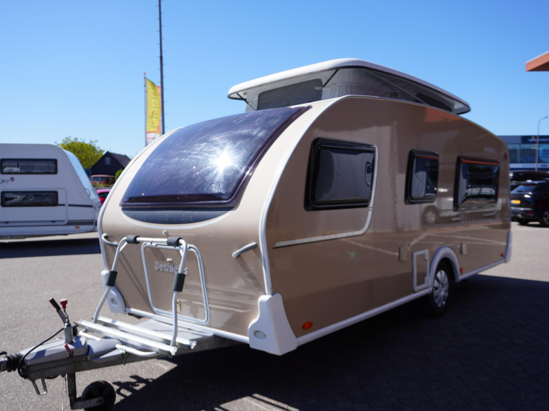 Dethleffs Tourist HD 460 MET UNICO VOORTENT  foto: 17