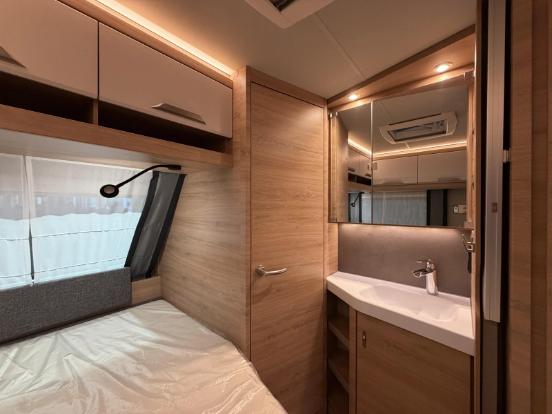 Knaus Sudwind Black Selection 450 FU dakairco / fransbed  foto: 19