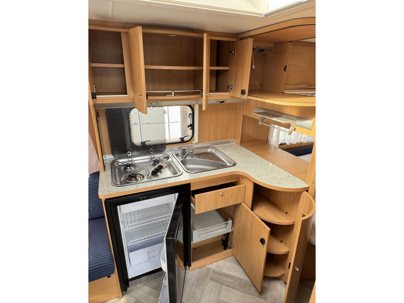 Bürstner Ventana 460 TS - Mover - Voortent  foto: 7