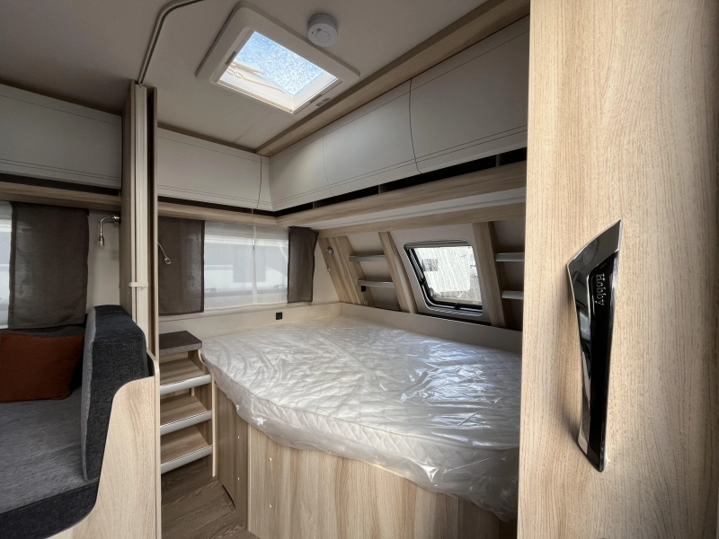 Hobby De Luxe 545 KMF sfeer-3bed-c6e-vloerv-etc  foto: 4