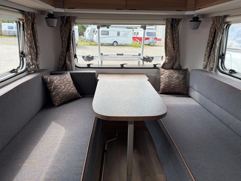 Eriba Touring 420 Legend mover luifel  foto: 5