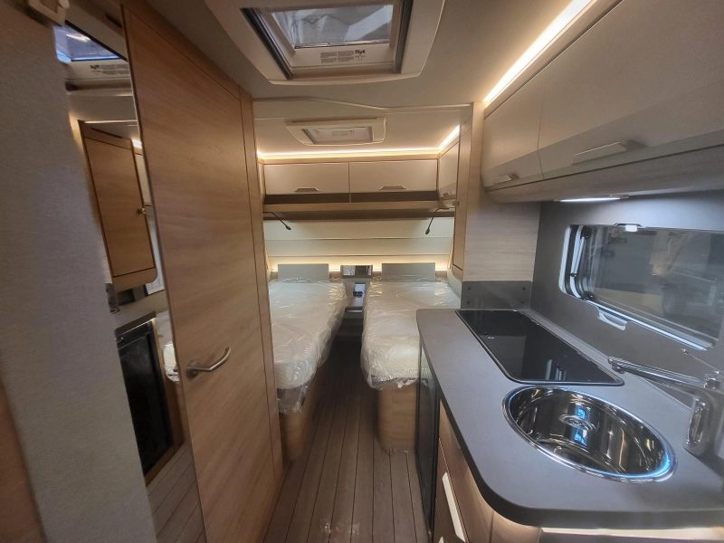 Knaus Sudwind Black Selection 460 EU mooi compleet af fabriek  foto: 17