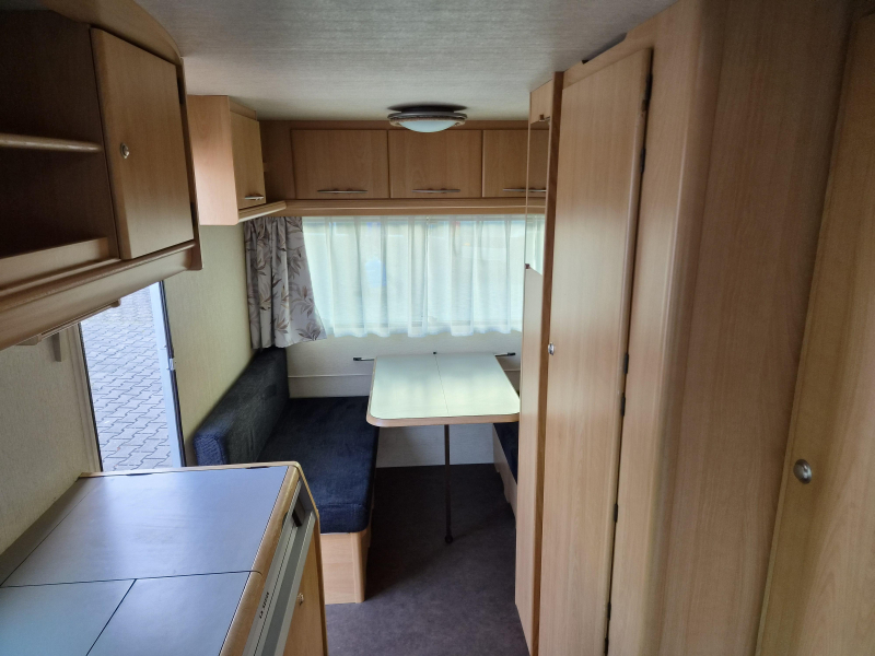 Adria Unica A 430 DD - Voortent -  foto: 2