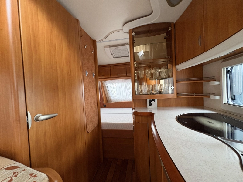 Hobby Excellent 440 SF Voortent / Fietsendrager  foto: 6