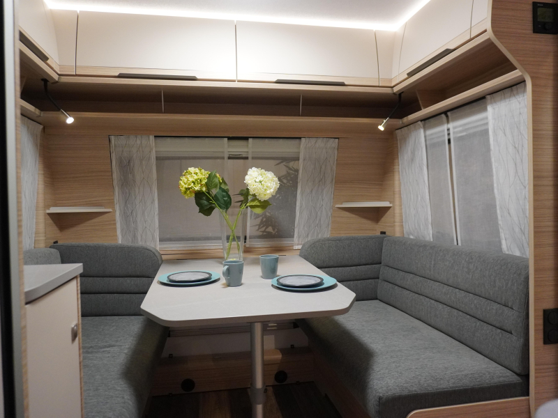 Fendt Bianco Activ 495 SFE MET MIDDEN-DWARS KEUKEN !  foto: 3