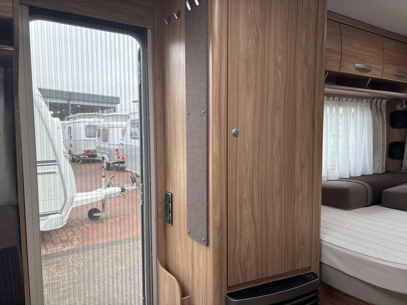 Eriba Nova Light 465 Mover/Thule luifel  foto: 10
