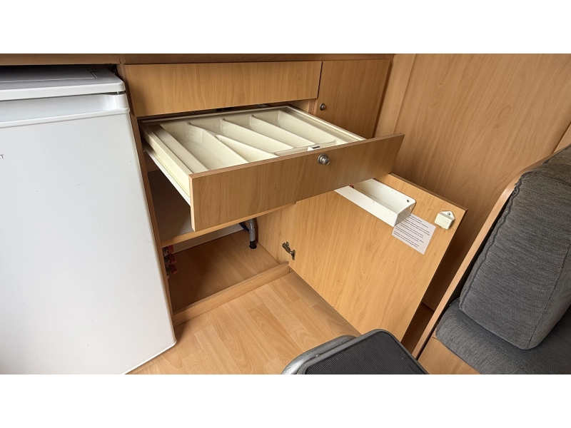 Beyerland Vitesse 460 MD eindkeuken zit vast bed  foto: 5
