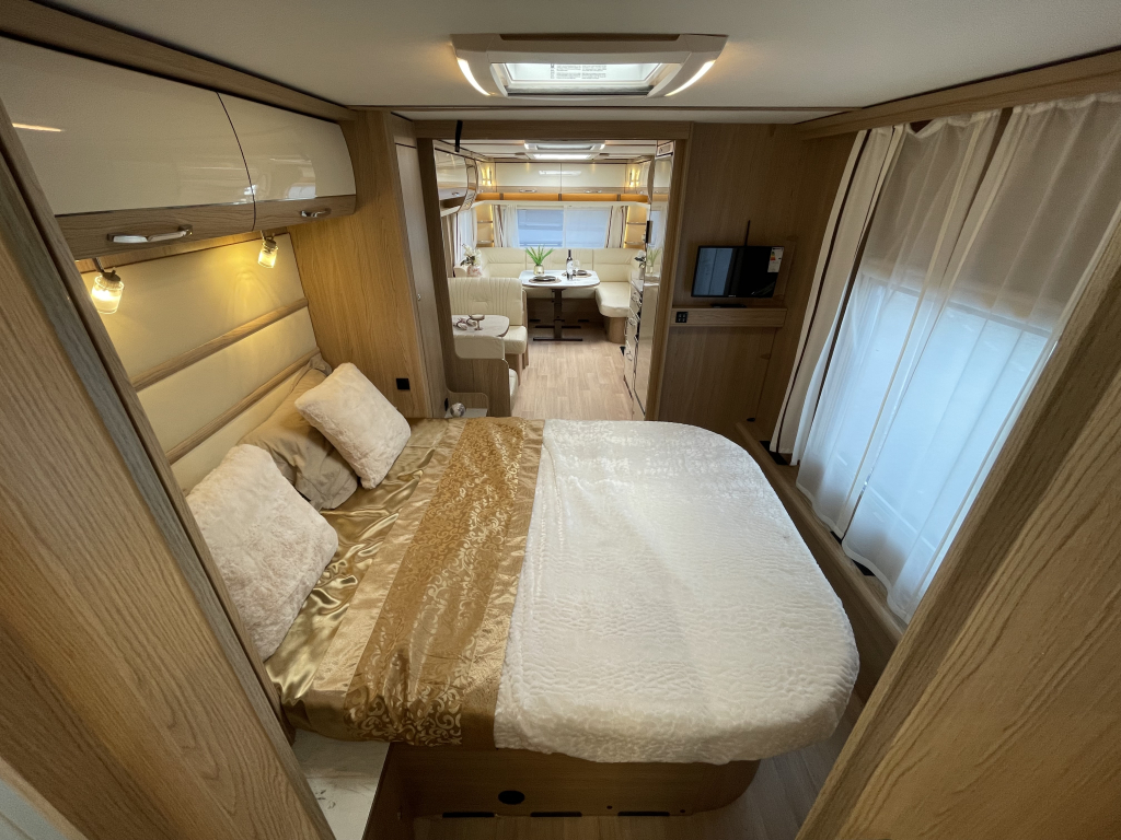 LMC Caravans Exquisite 685 VIP QUEENSBED + RONDZIT TANDEMASSER 2025 ! foto: 14