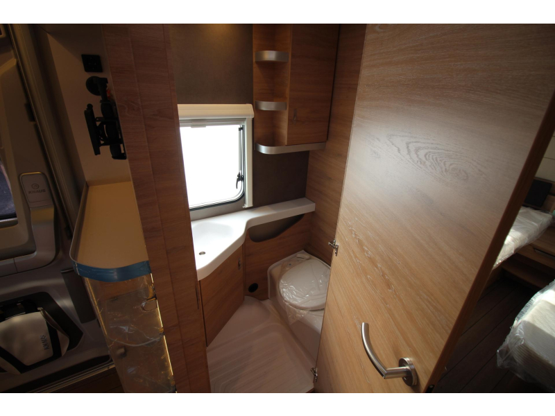 Knaus Sudwind Black Selection 540 UE Panoramaraam + Enkelbed  foto: 13