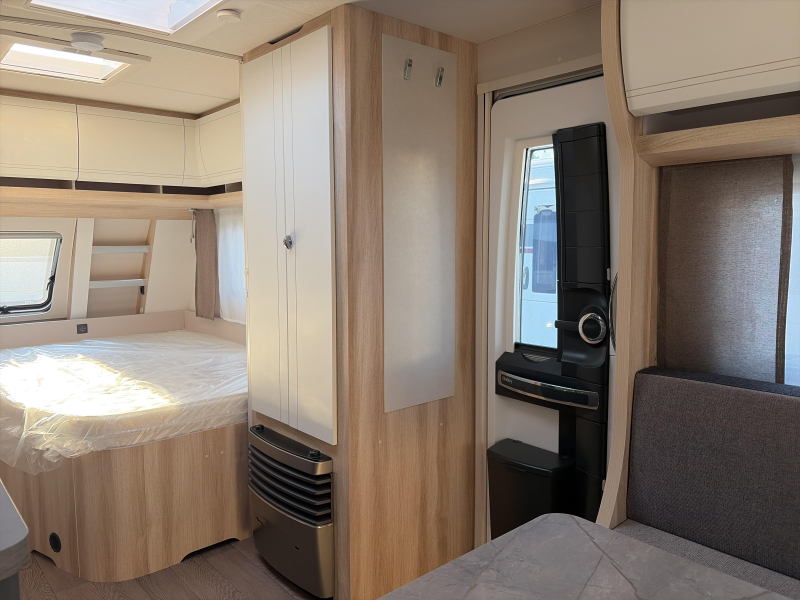 Hobby De Luxe 460 UFE Model 2027  foto: 8