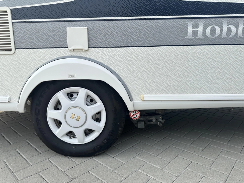 Hobby De Luxe 400 SFE mover - voortent - luifel  foto: 12