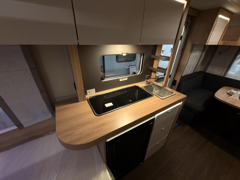 Knaus Sport 460 EU 1800 KG + Enkele Bedden  foto: 12
