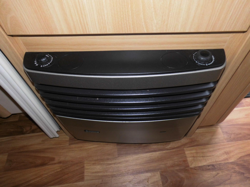 Knaus Sudwind 450 FU Mover en cassetteluifel!  foto: 5