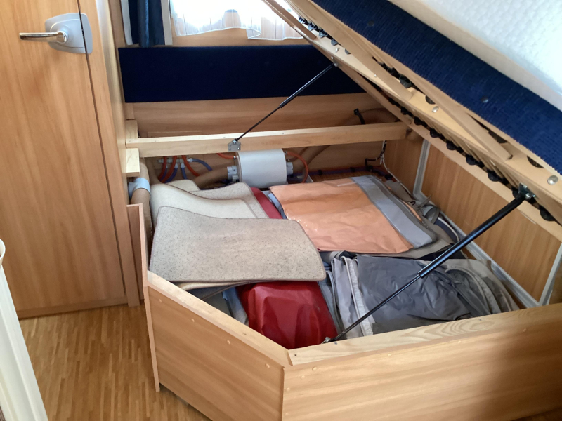 Dethleffs Camper 450 DB voortent  foto: 5