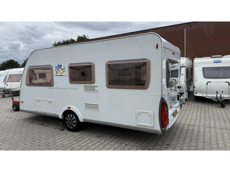 Knaus Sudwind 450 FU frans bed rondzit toilet  foto: 13