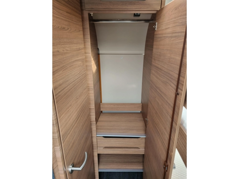 Knaus Sport 500 KD - Stapelbed - Airco  foto: 11