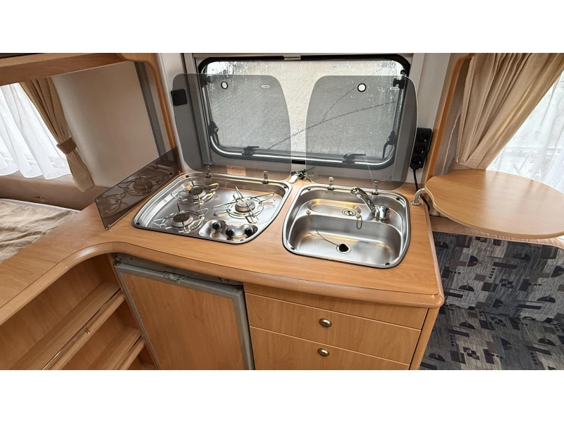 Chateau Calista 450 FHU frans bed rondzit toilet  foto: 6