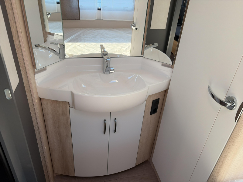 Hobby De Luxe 460 UFE Model 2027  foto: 3