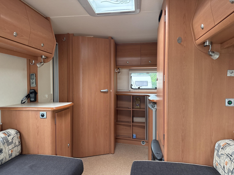 Avento Touristique Comfort 395 TLH Luifel/Airco/Mover  foto: 8
