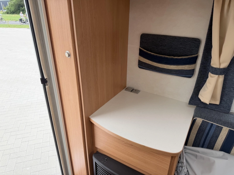 Adria Altea 432 PX Fietsendrager - voortent  foto: 6