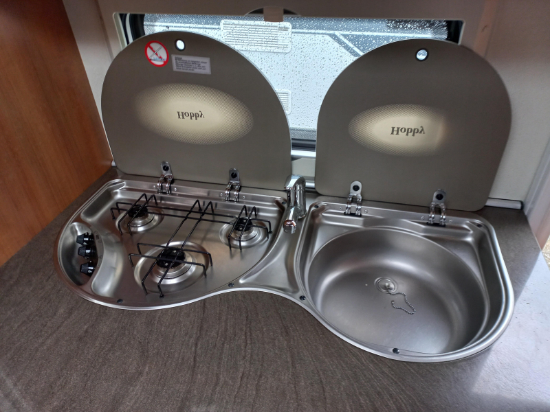 Hobby Excellent 410 SFE voortent-mover-fietsd-etc  foto: 10