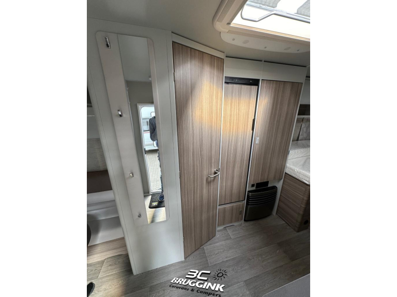 Bürstner Averso Plus 520 TL ENKELE BEDDEN + HEFBED  foto: 10