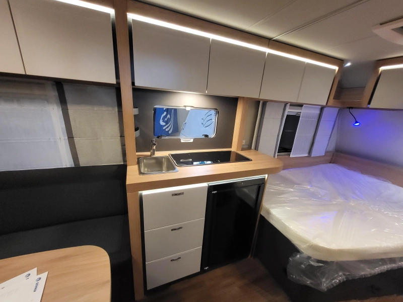 Knaus Sport 450 FU af fabriek mooi compleet  foto: 9