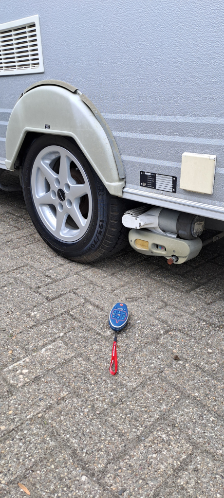KIP HY-LINE met voortent en luifel + mover