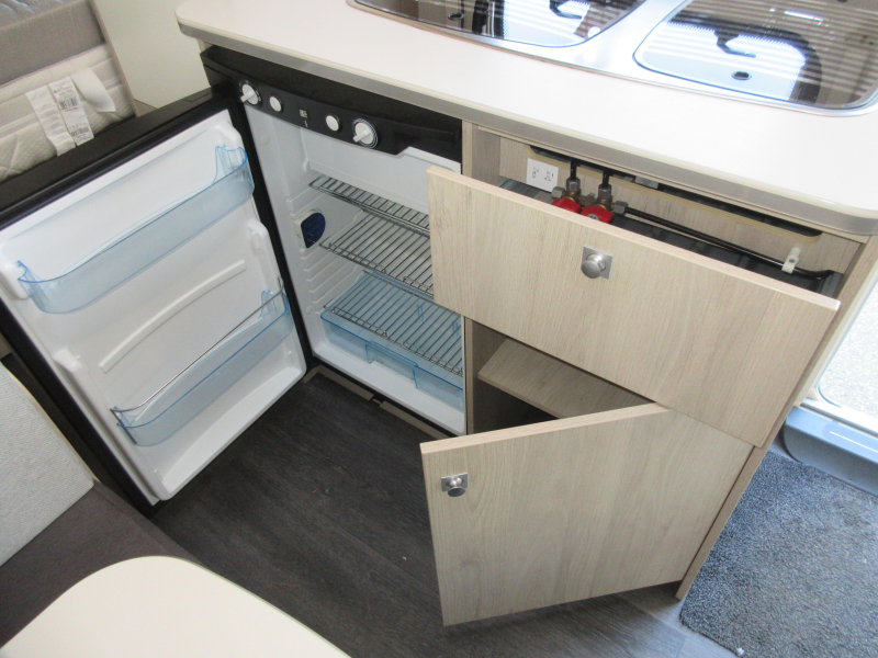 Caravelair Alba Family 426 MET DOREMA VOORTENT  foto: 11