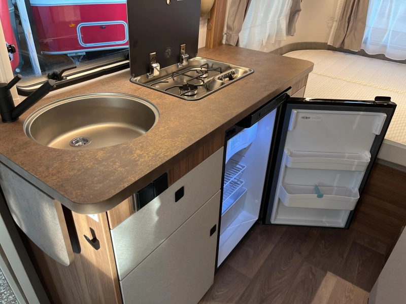 Eriba Touring 550 Legend Hampton zilver  foto: 5