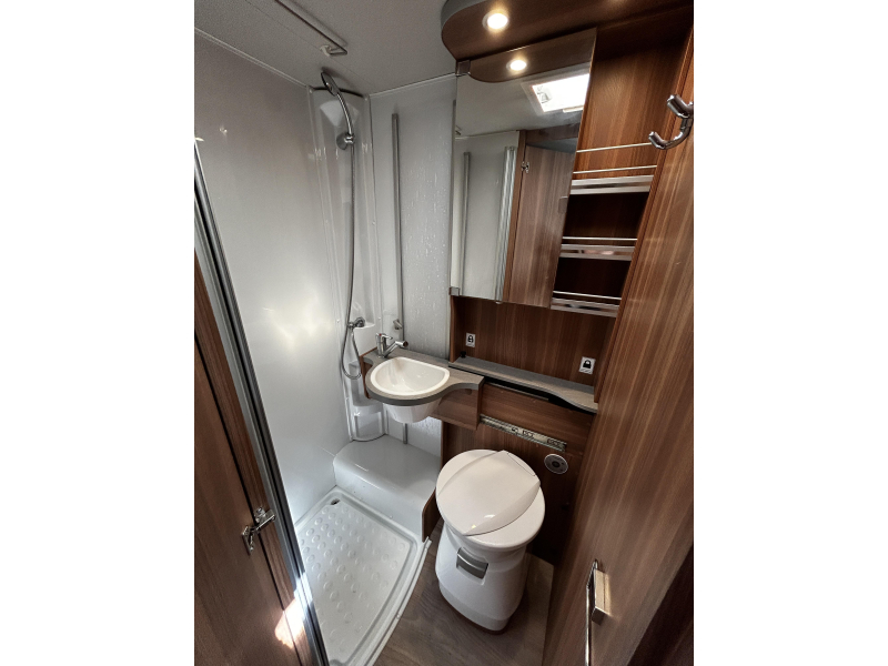 Weinsberg CaraHome 600 DKG Stapelbed/alkoof/6-zitpls  foto: 24