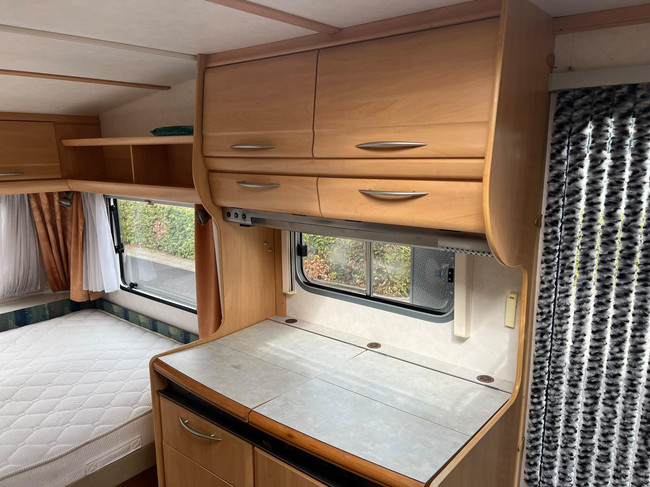 Fendt Saphir 470 | Fietsenrek | Rondzit | Vast bed | Voortent foto: 10