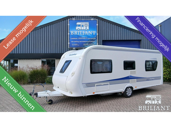 Hobby 560 UFE caravan fransbed/rondzit