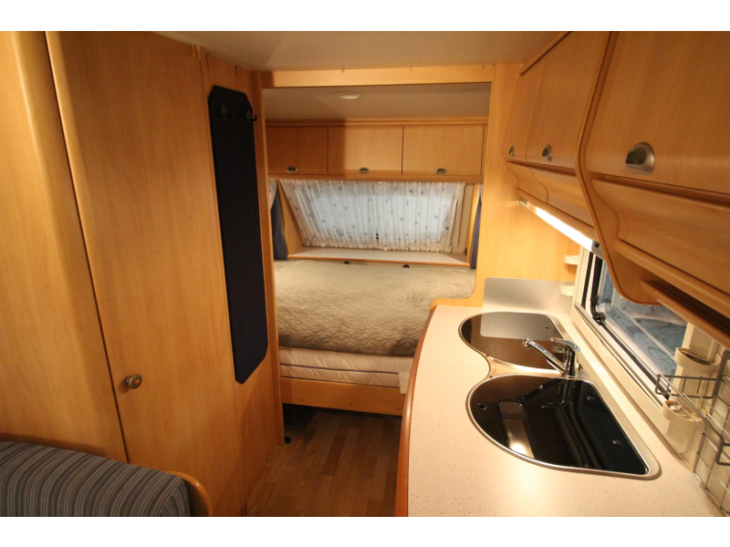Hobby De luxe Easy 450 UB Mover, Voortent + luifel,  foto: 7